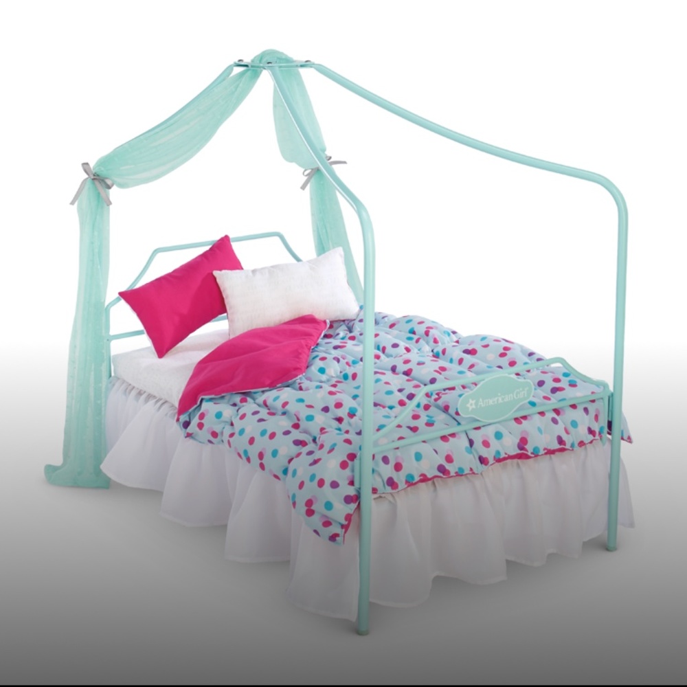 American Girl Doll Truly Me Canopy Bed and Bedding